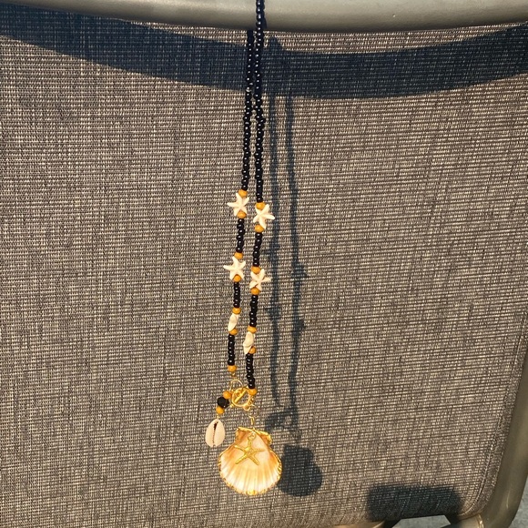 Natural Shell Gilded in Gold Leaf with a Starfish-Freshwater Pearl Boho Necklace - Picture 4 of 7